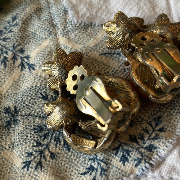 Vintage Selini Clip Earrings - Picture 5 of 7